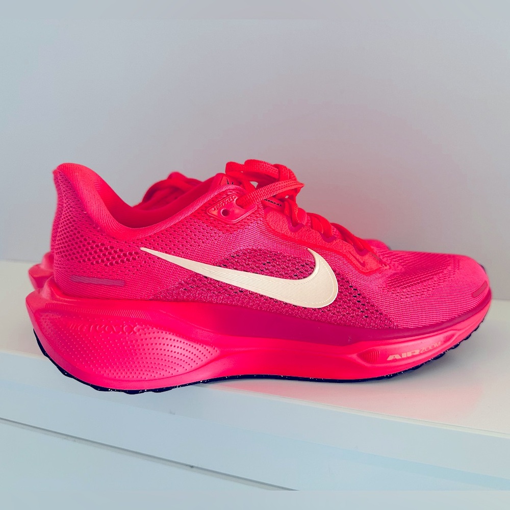 Nike Pegasus 41 in Women’s Size 8. LIKE NEW.